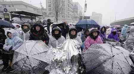 South Korean protesters brave cold to demand Yoon's ouster as detention deadline looms