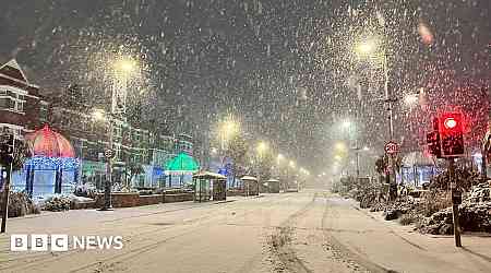 Weather: Your pictures of Sunday morning snow across UK