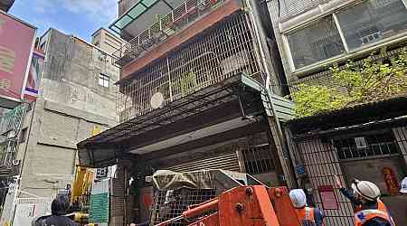 22 evacuated from tilting building near construction site in Sanchong