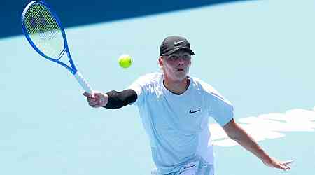 Cruz Hewitt, son of Aussie great, loses in qualifying