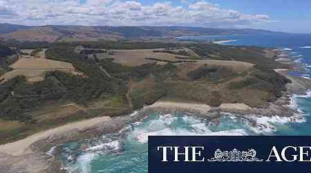 Too late to leave as Otways bushfire bears down