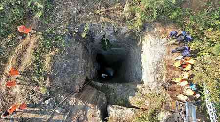 Divers retrieve body in search for miners trapped in flooded shaft