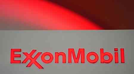 Exxon Drops After Warning of Oil, Refining Hit to 4Q Profit