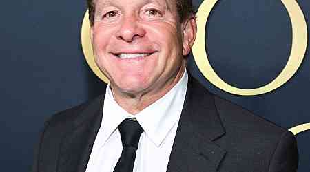  Steve Guttenberg Joins First Responders to Battle Palisades Fires 