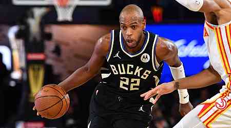 Middleton starts on bench vs. Spurs amid recovery