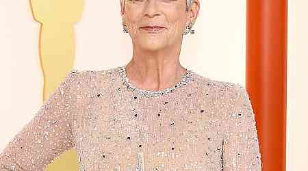  Jamie Lee Curtis Donates $1 Million to L.A. Fire Relief Efforts 