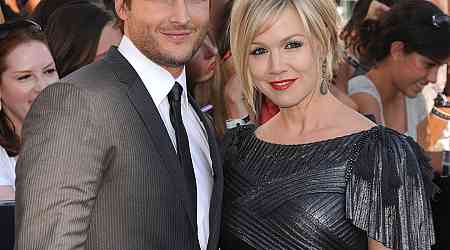  Tearful Jennie Garth Thanks Ex Peter Facinelli for Helping Her in Fire 