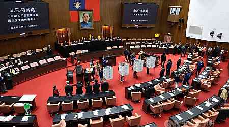 Stalemate deepens as lawmakers back Constitutional Court bill again