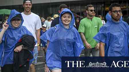 Thunderstorms lash Melbourne, disrupting first day of Australian Open