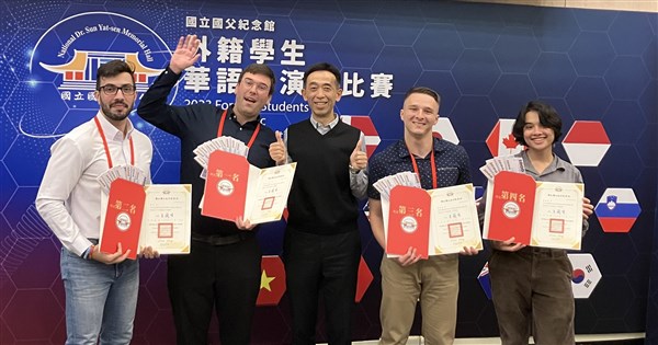3 Americans win top prizes in foreign student Chinese speech contest