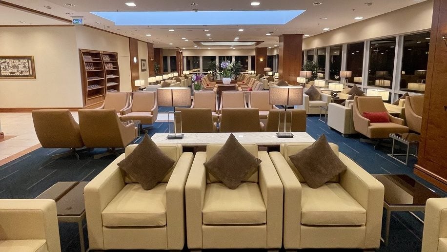 Emirates unveils refurbished Dusseldorf lounge