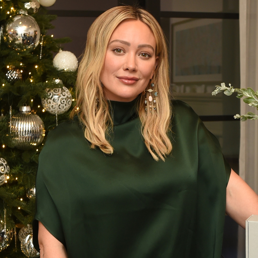  Hilary Duff Proudly Shows Off Baby Bump After Pregnancy Reveal 