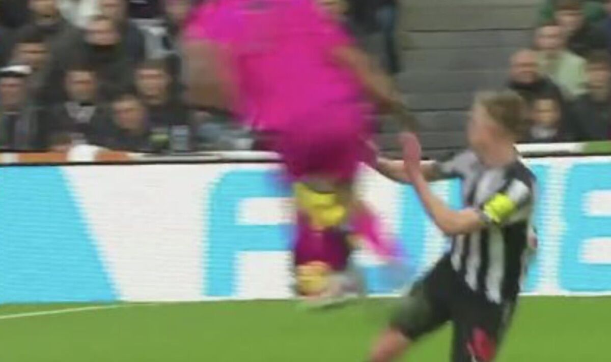 Raul Jimenez sent off for reckless karate-style jump as Newcastle star gets wiped out