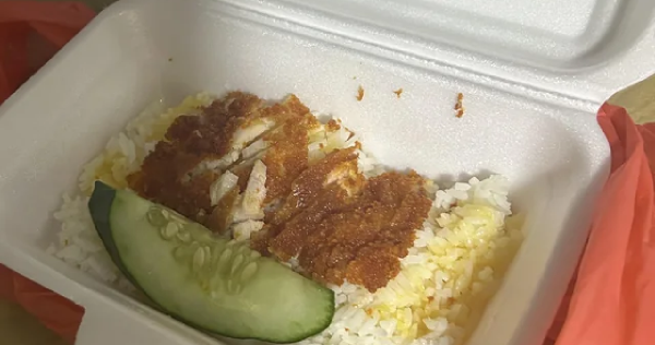 'Box not even half-full': Man in disbelief over measly portion of $4.20 chicken rice from Tampines coffee shop 