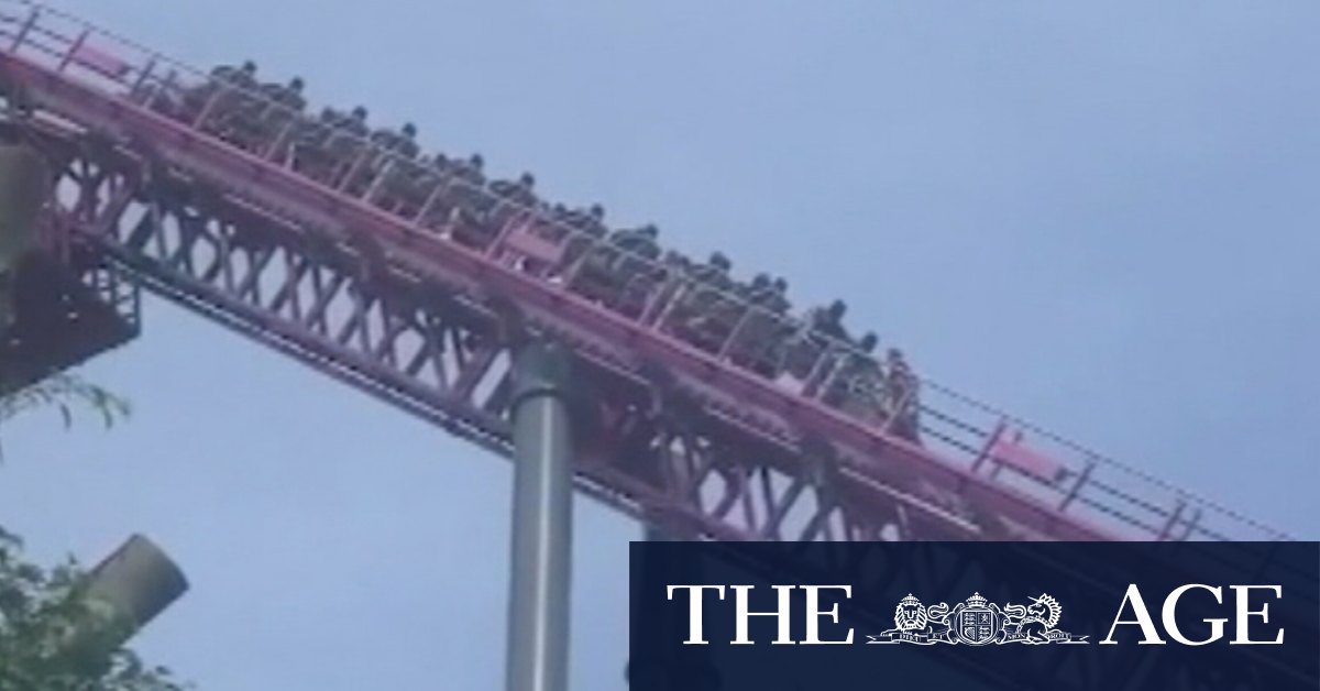Gold Coast rollercoaster stops mid-air