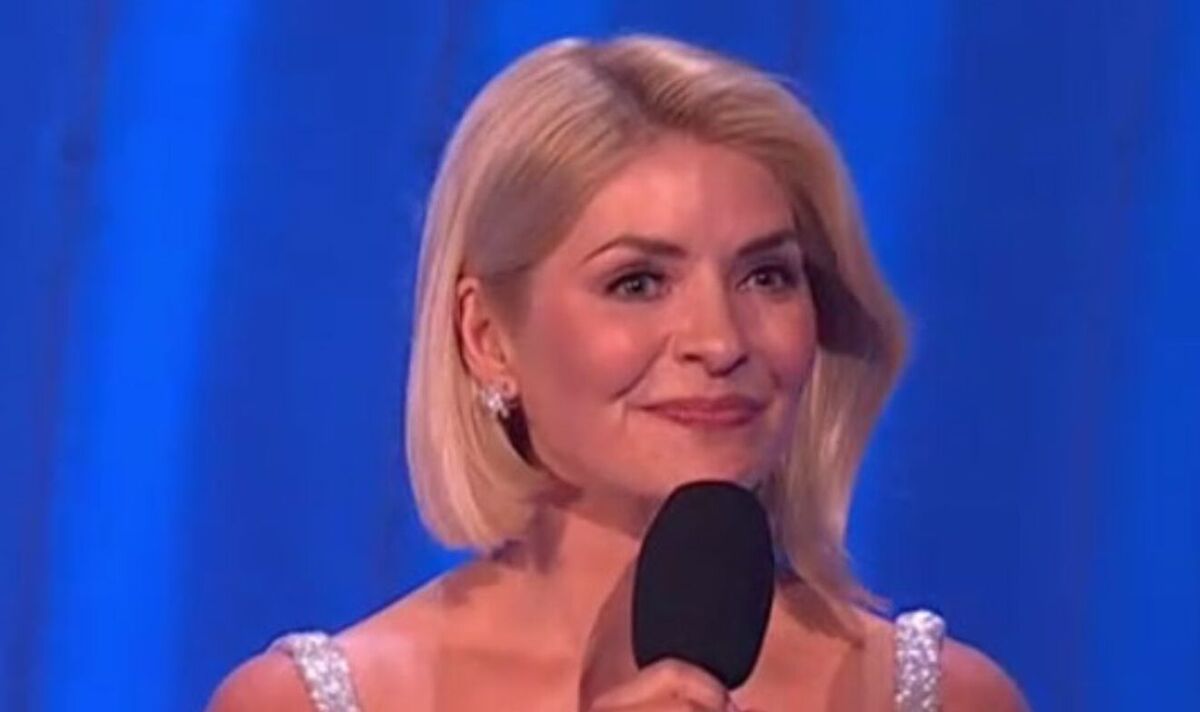 Holly Willoughby 'back where she belongs' as This Morning hosts pay tribute