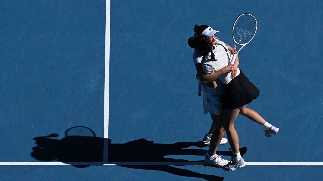 Hsieh, Mertens win Aussie Open women's doubles