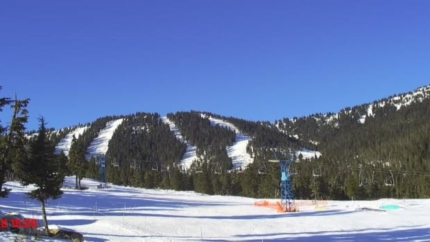 Amid dismal snowfall, this B.C. ski hill offers free skiing to season pass holders from other mountains