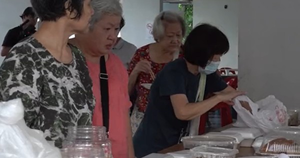 Final reunion: Over 60 Bedok residents in 'Singapore's friendly neighbourhood' gather on last day of CNY amid numerous complaints