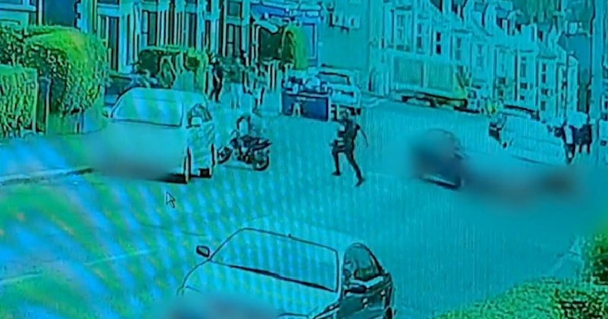 Instant karma for scooter thief who fell and knocked himself out in 3 seconds