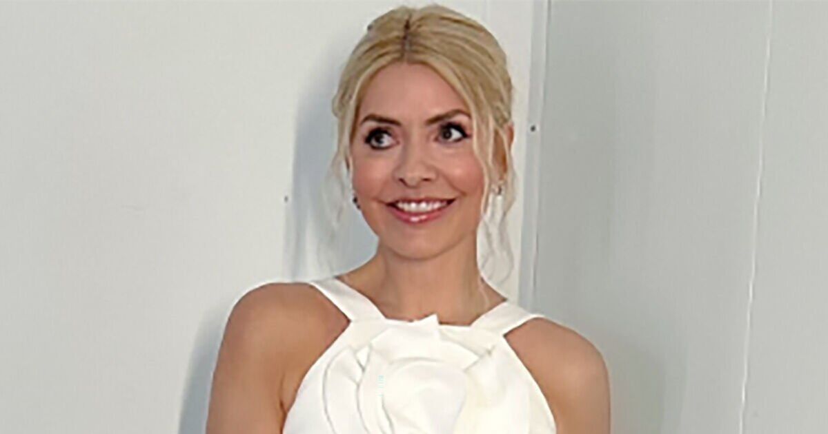 ITV's Holly Willoughby sends Dancing on Ice fans into meltdown over show-stopping gown