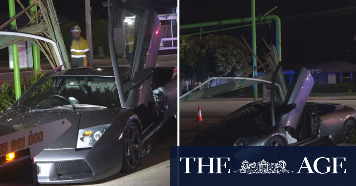 Lamborghini smashes into a power pole on the Gold Coast