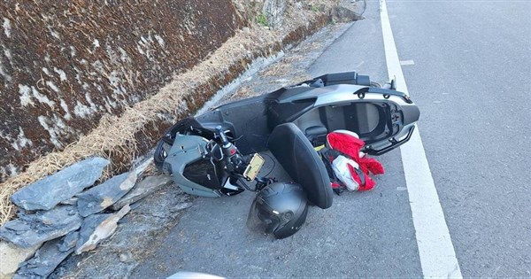 Motorcyclist rescued after crashing, falling into ravine in Nantou