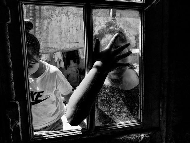 Abbandonati, poveri, senza famiglia: la vita crudele degli orfani di Buenos Aires