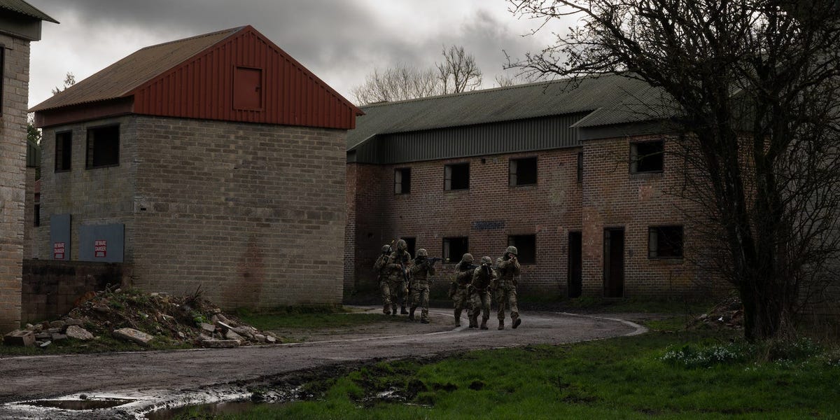 Photos show Ukrainian soldiers getting trained to fight Russians in a mock village in England