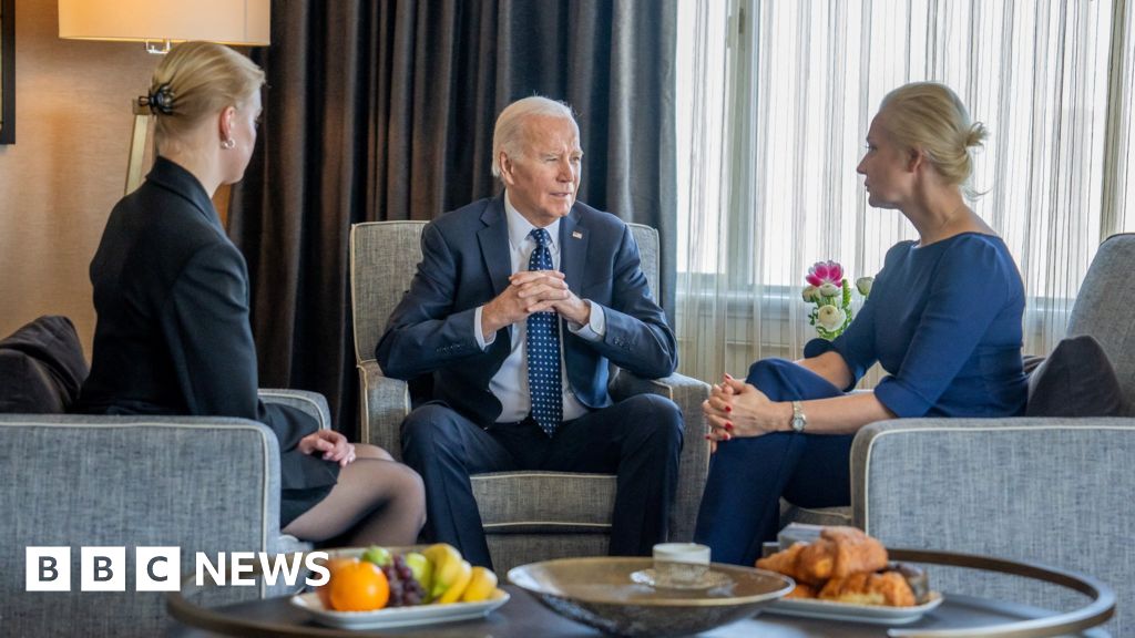 Biden meets Alexei Navalny's widow and daughter
