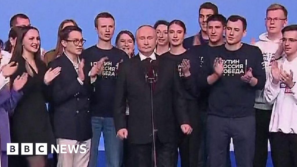Supporters applaud Putin as he thanks Russia for 'trust'
