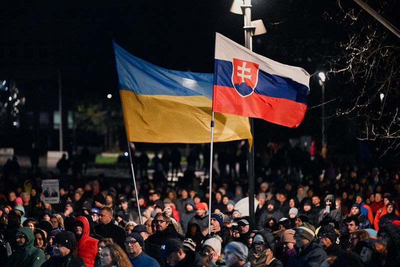 Thousands protest in Slovakia against government's policy toward Russia