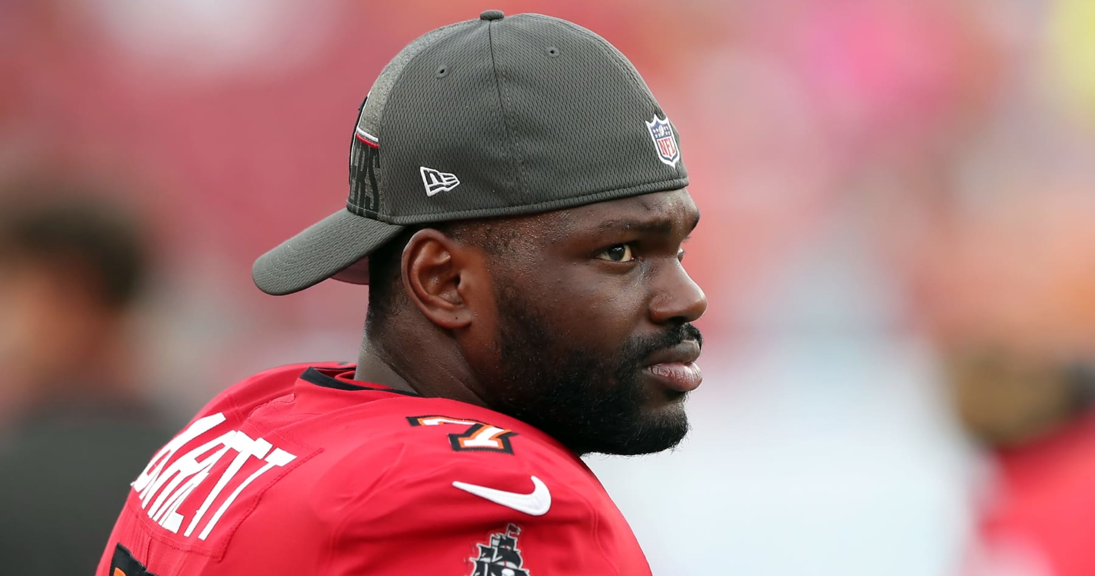 Shaq Barrett, Dolphins Agree to 1-Year Contract Worth Up to $9M After Bucs Stint