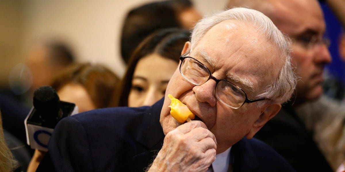 A 4,400,000% return and a $168 billion cash pile. Here are 6 juicy nuggets from Warren Buffett's new letter.