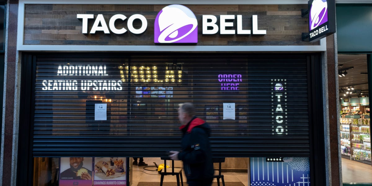 A Taco Bell franchisee has shut the dining rooms of at least 3 restaurants in Oakland over crime fears