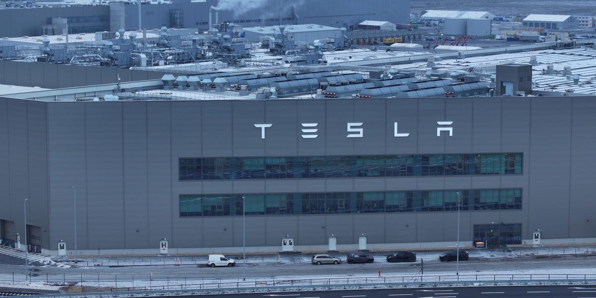 Power cut reportedly halts production at Tesla's gigafactory in Germany after suspected arson, police say