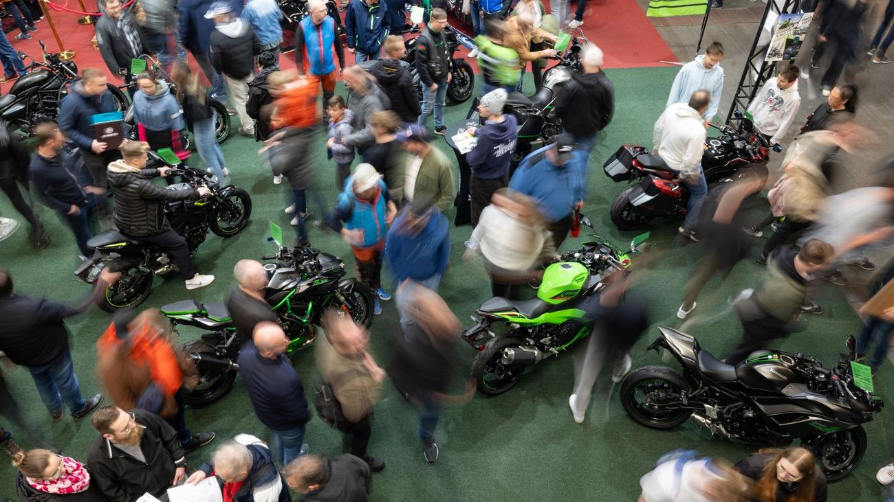 Motorsport: Tausende besuchen Motorradmesse in Erfurt