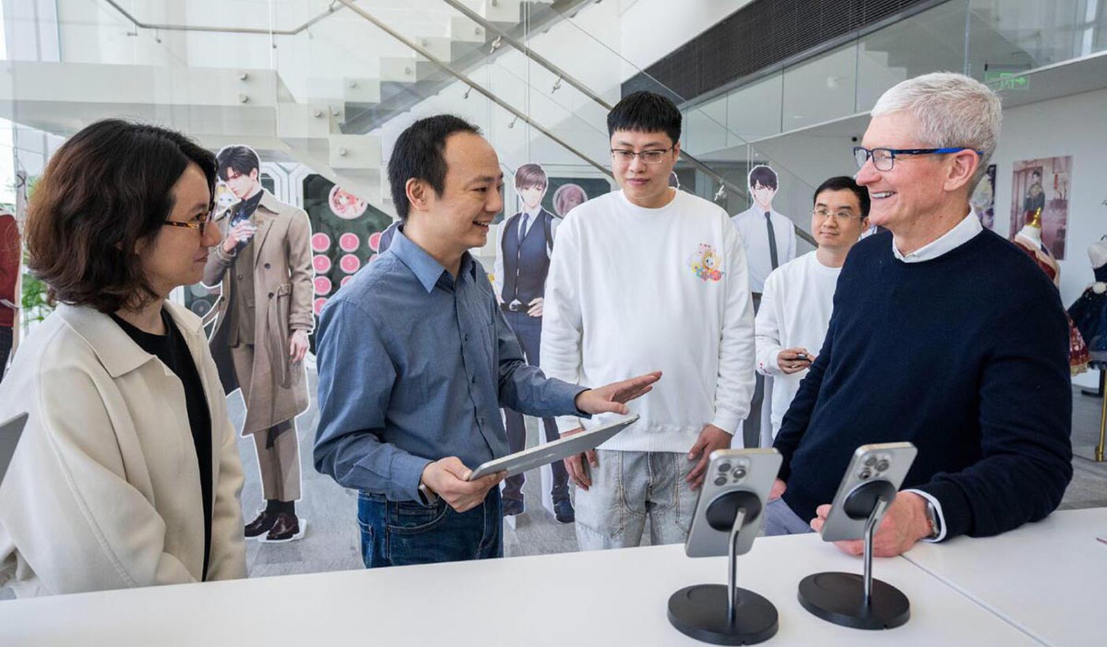 Tim Cook Visits China Ahead of New Apple Store Opening in Shanghai