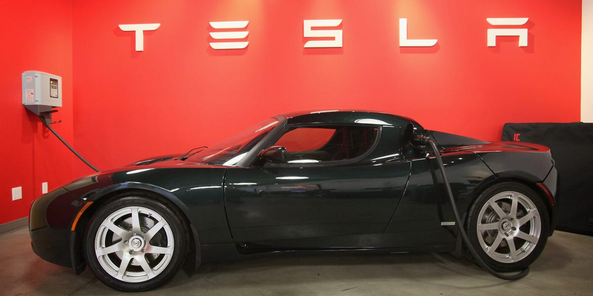 Elon Musk says Tesla and SpaceX are collaborating on the new Roadster