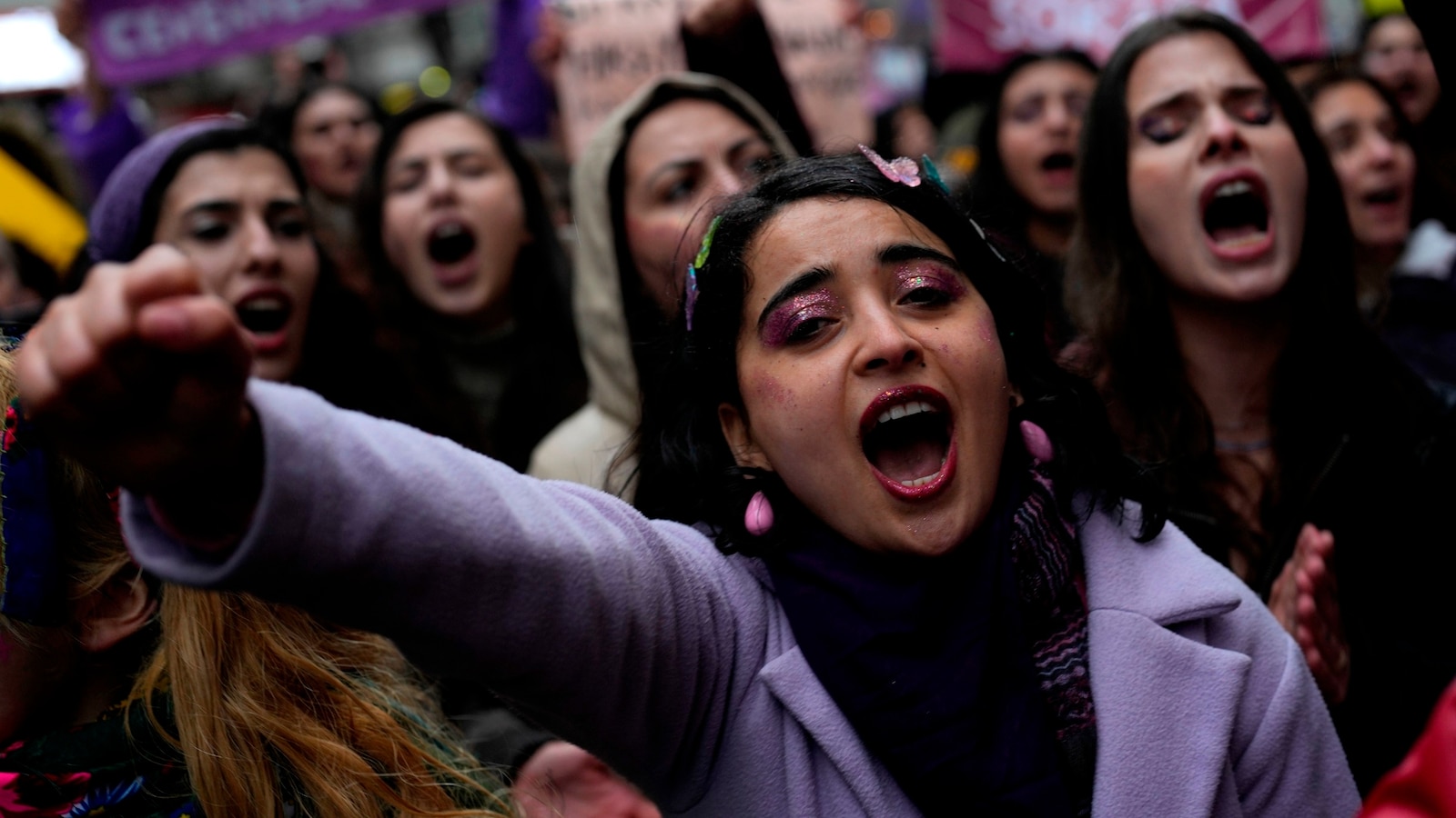 Thousands of Turkish women defy ban to protest for equal rights