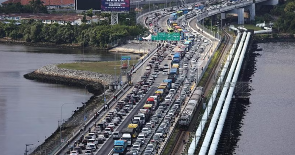 510,000 travellers cleared Woodlands and Tuas checkpoints on March 28, highest in a single day: ICA