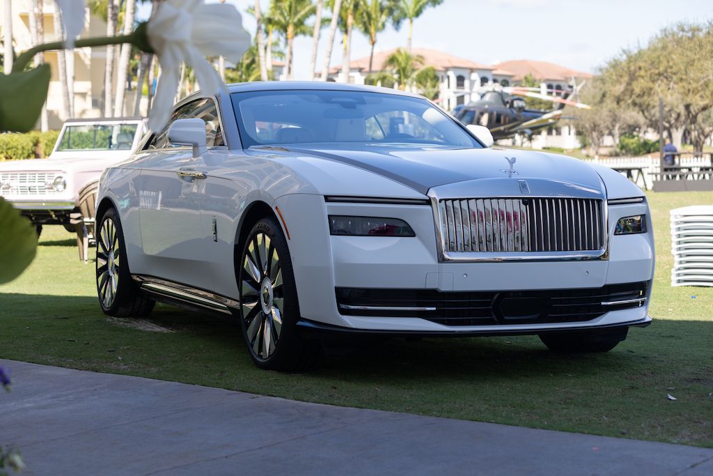 A Generous Bid for a Luxurious Cause: Rolls-Royce Spectre Fetches $1.4 Million at Naples Wine Festival