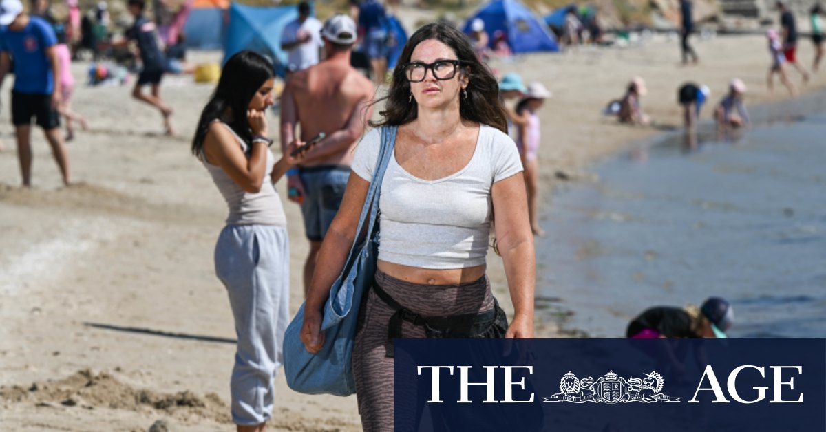 Against the grain: Peninsula replaces rakes with people to clean beaches