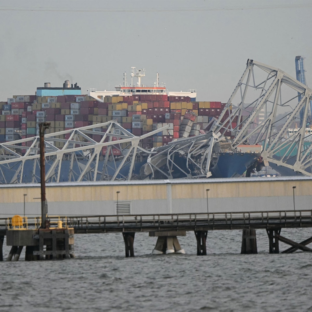  Baltimore Bridge Suffers "Catastrophic Collapse" After Struck by Ship 