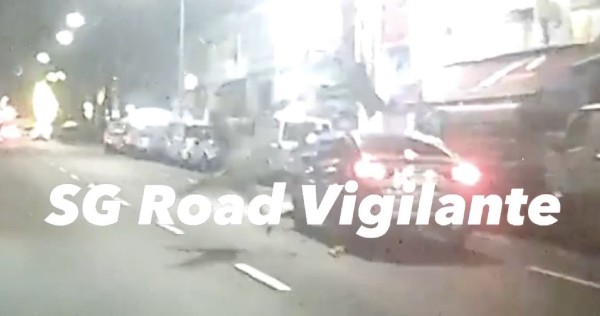 Hit-and-run accident near Geylang: 2 hospitalised while driver who left behind license plate is still at large