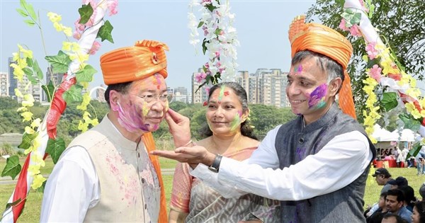 Indians mark start of spring with 'Holi' celebrations in New Taipei
