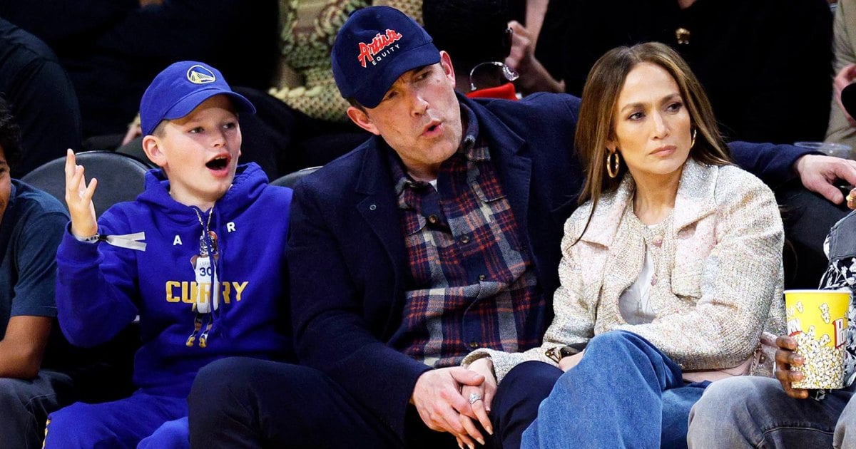 Jennifer Lopez and Ben Affleck Take His Son Samuel to Lakers Game