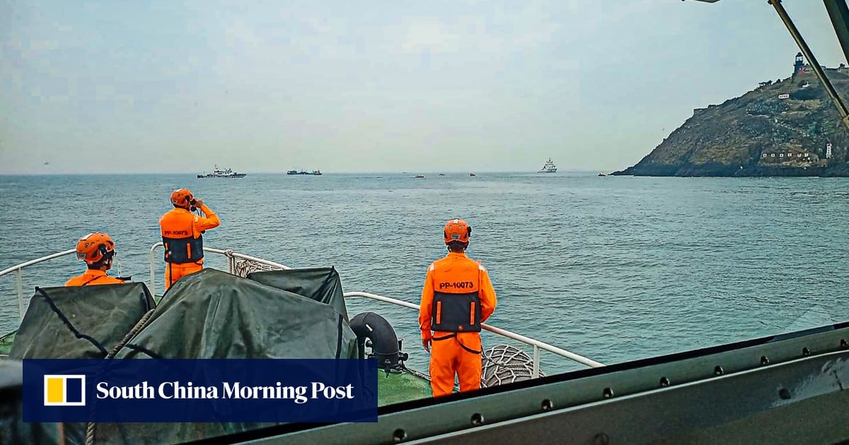Mainland, Taiwanese coastguards join forces to save capsized fishing boat crew