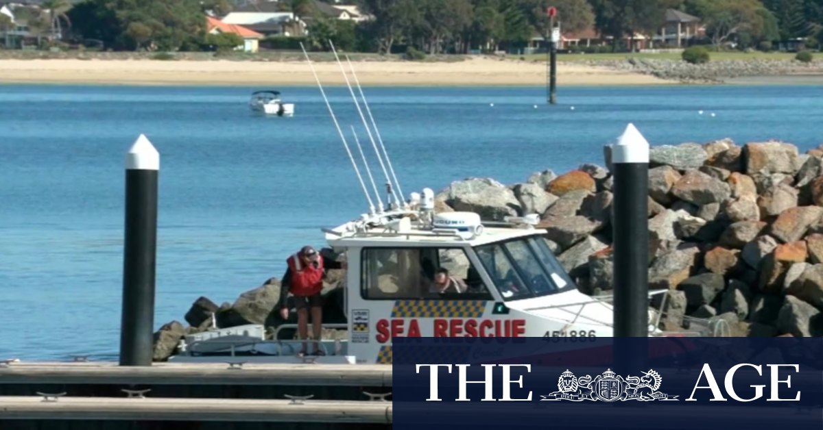 One dead, two still missing after boat capsized in SA
