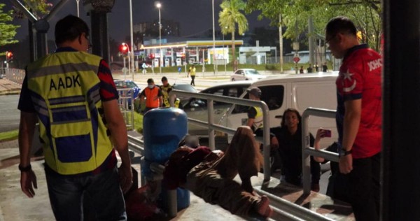 Saving on rent? Malaysians working in Singapore caught rough sleeping on JB streets
